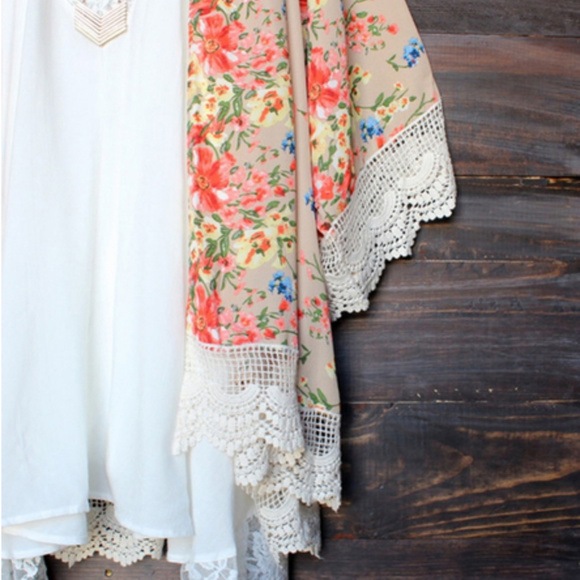 🍒BEAUTY Long Floral Kimono 💕 - Picture 6 of 8